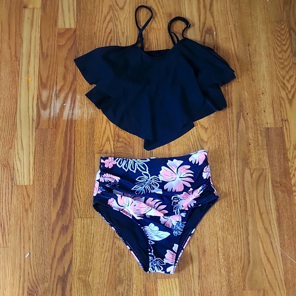 Floral tankini swimsuit new never worn